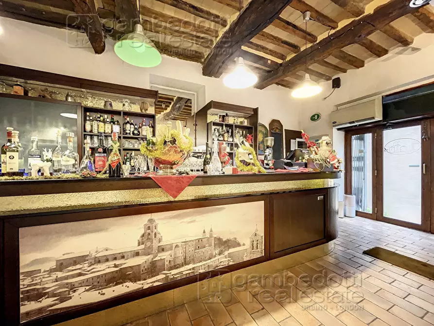 Immagine 20 di Attività commerciale in vendita  a Urbino