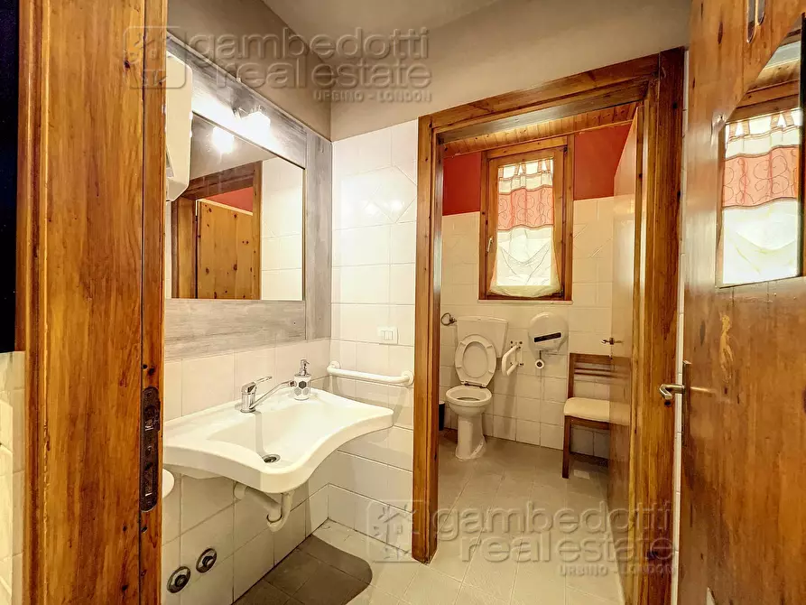 Immagine 26 di Attività commerciale in vendita  a Mondaino