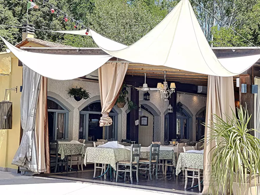 Immagine 35 di Attività commerciale in vendita  a Mondaino