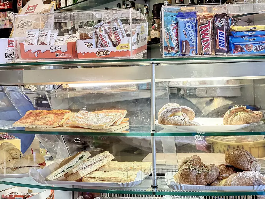 Immagine 3 di Bar / Ristorante in vendita  a Urbino