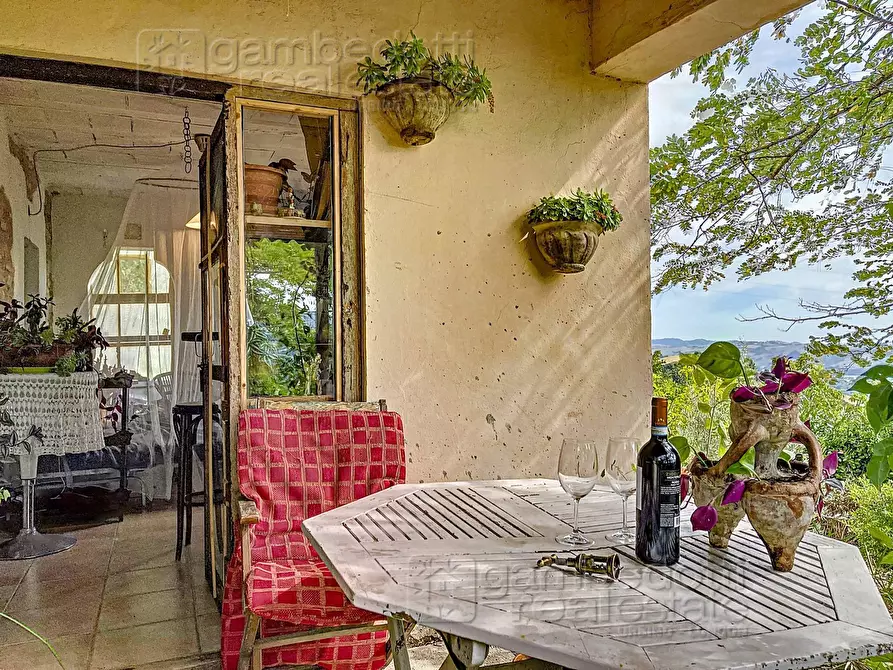 Immagine 1 di Casa indipendente in vendita  a Urbino