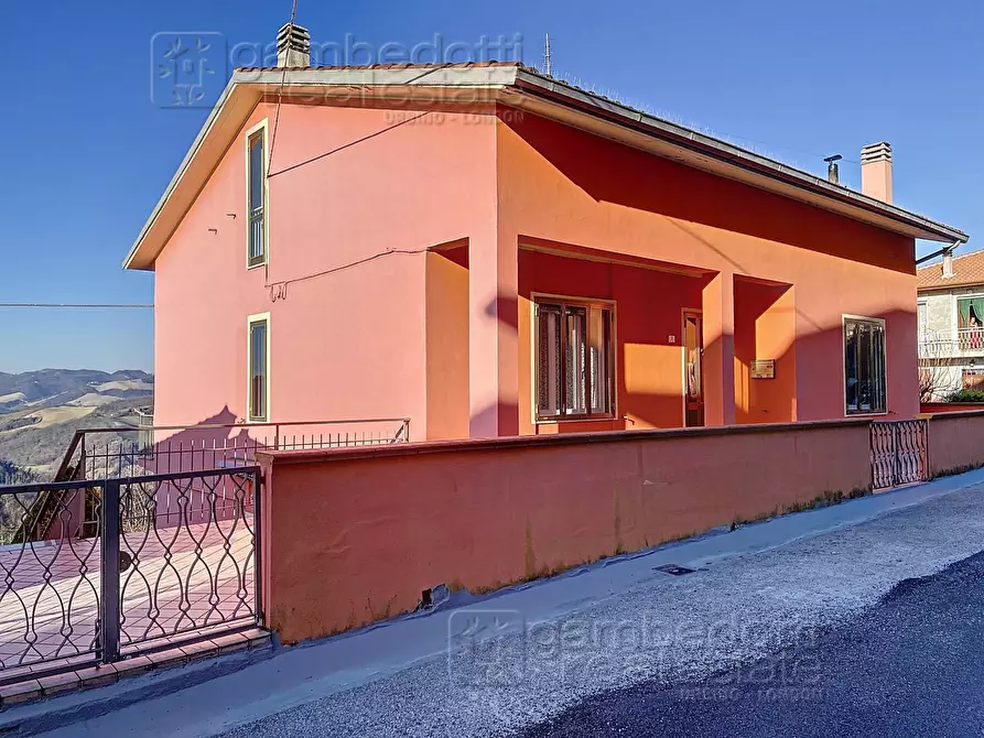 Immagine 1 di Casa indipendente in vendita  a Urbino
