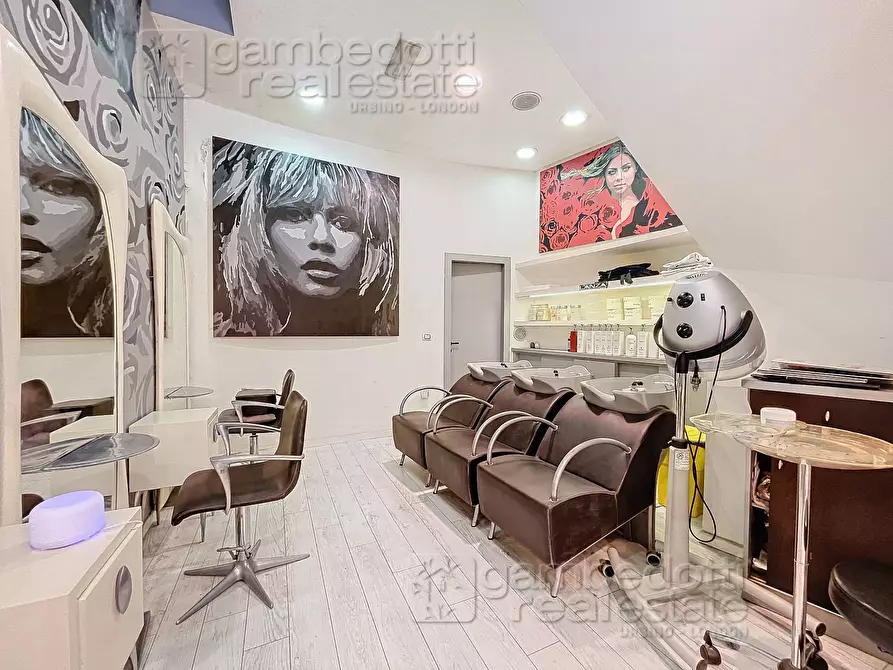 Immagine 6 di Attività commerciale in vendita  a Urbino