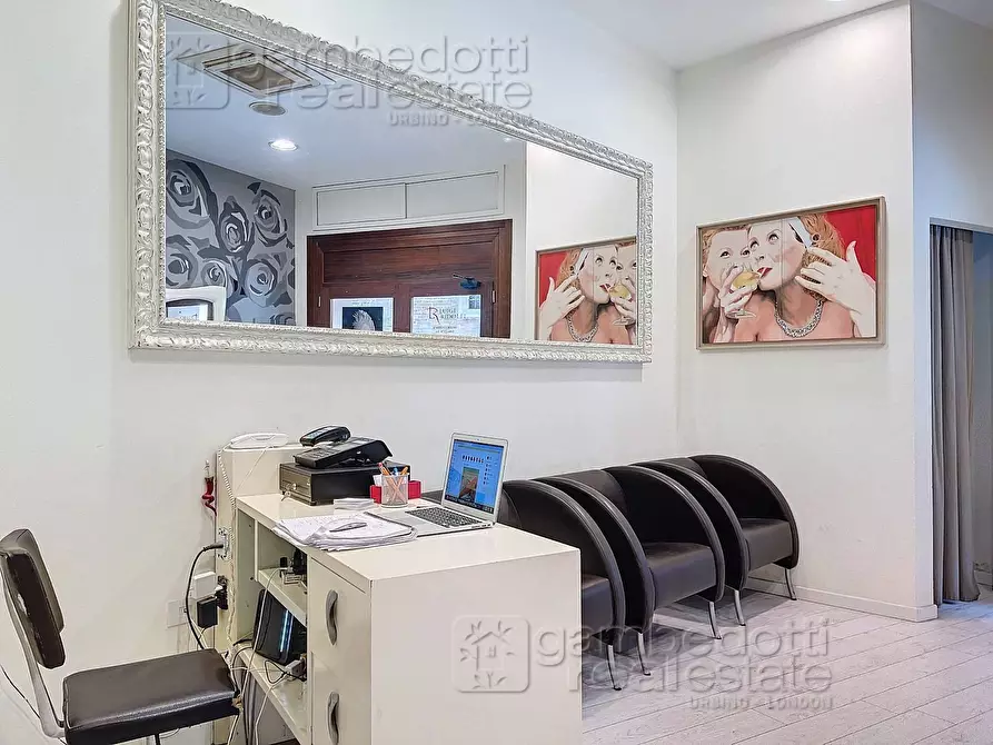 Immagine 9 di Attività commerciale in vendita  a Urbino