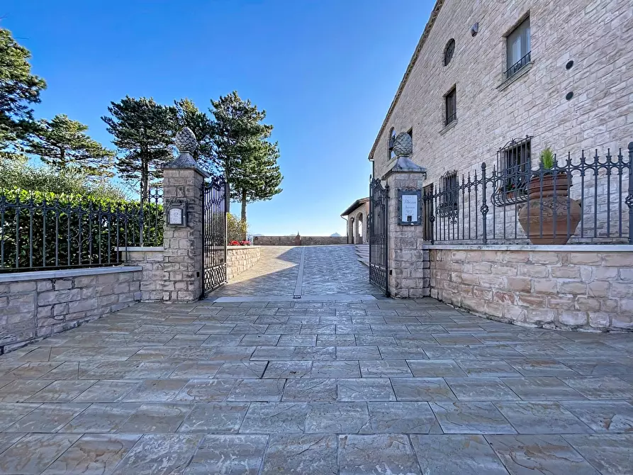 Immagine 5 di Villa in vendita  a Cagli