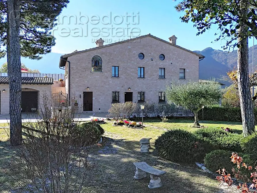 Immagine 1 di Villa in vendita  a Cagli