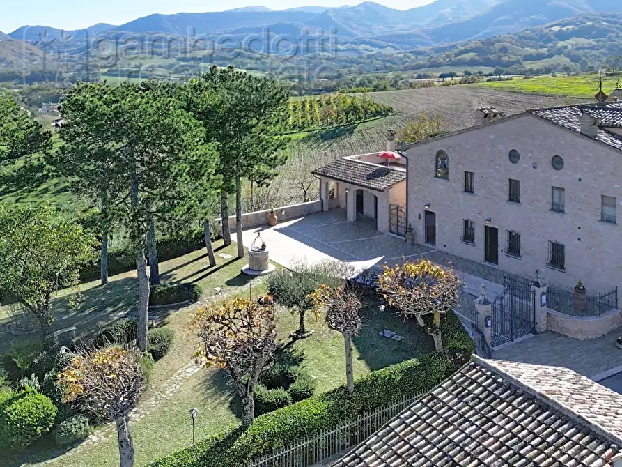 Immagine 2 di Villa in vendita  a Cagli