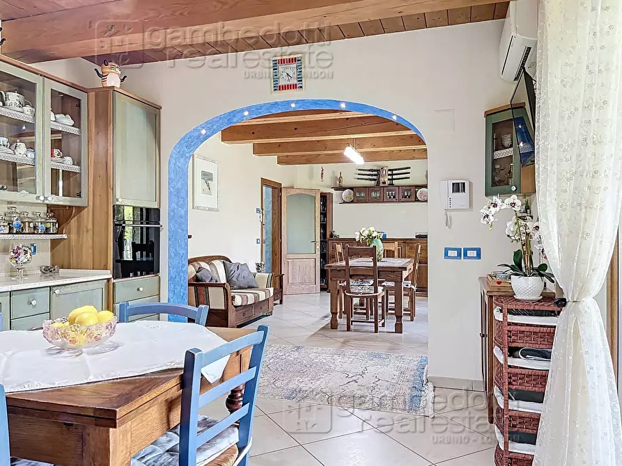 Immagine 16 di Casa indipendente in vendita  a Fermignano