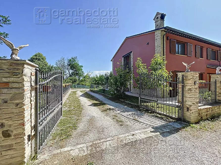 Immagine 2 di Casa indipendente in vendita  a Fermignano