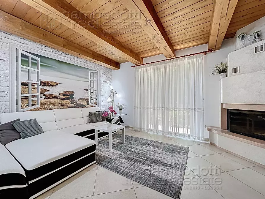 Immagine 18 di Casa indipendente in vendita  a Fermignano