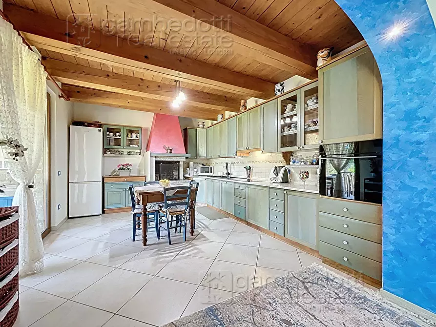 Immagine 10 di Casa indipendente in vendita  a Fermignano