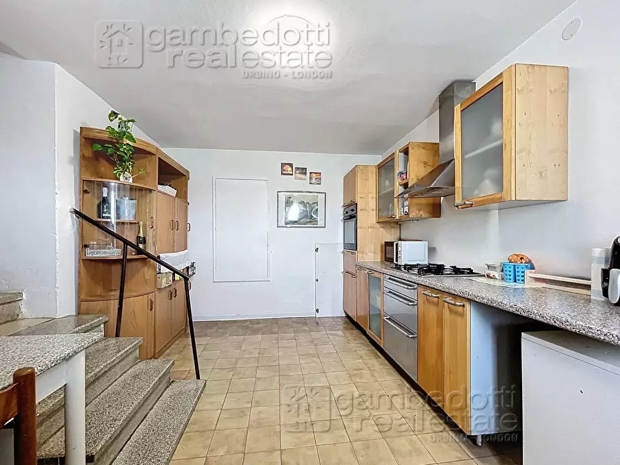 Immagine 8 di Rustico / casale in vendita  a Urbino