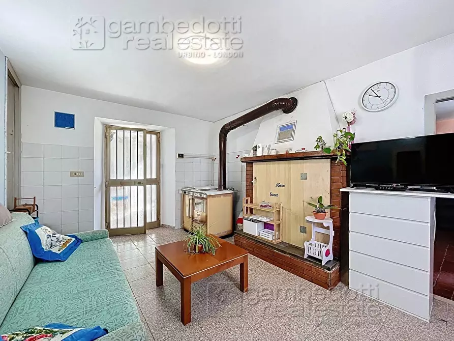 Immagine 7 di Rustico / casale in vendita  a Urbino