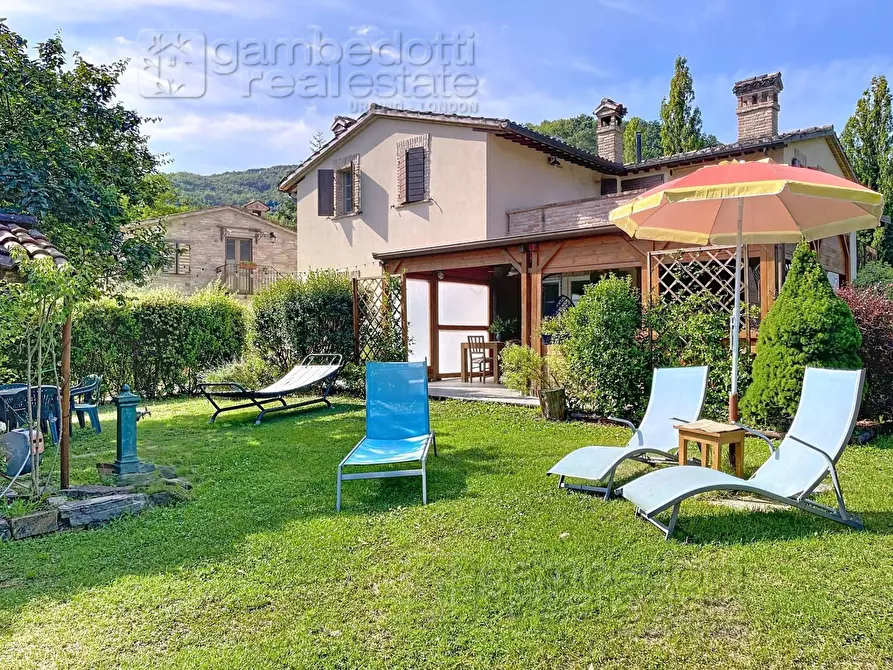 Immagine 117 di Villa in vendita  a Urbino