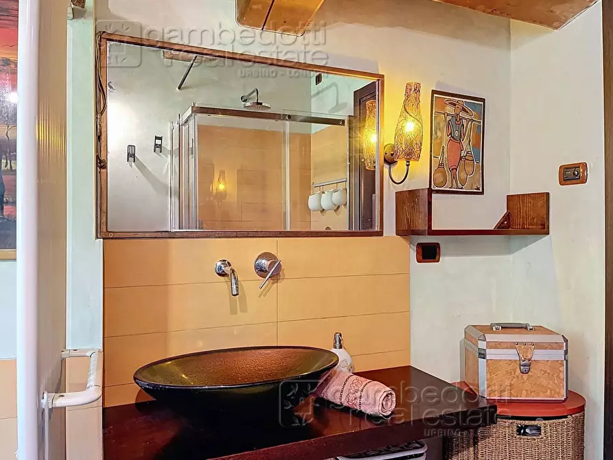 Immagine 68 di Villa in vendita  a Urbino