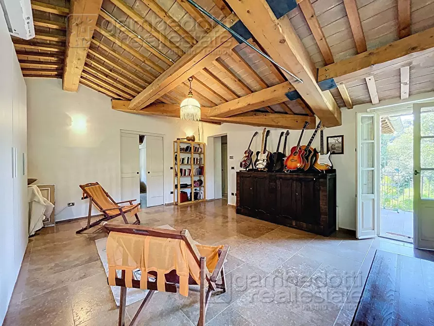 Immagine 95 di Villa in vendita  a Urbino