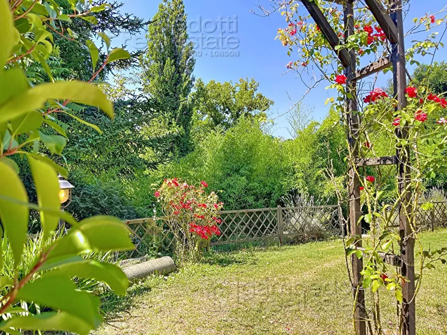 Immagine 137 di Villa in vendita  a Urbino