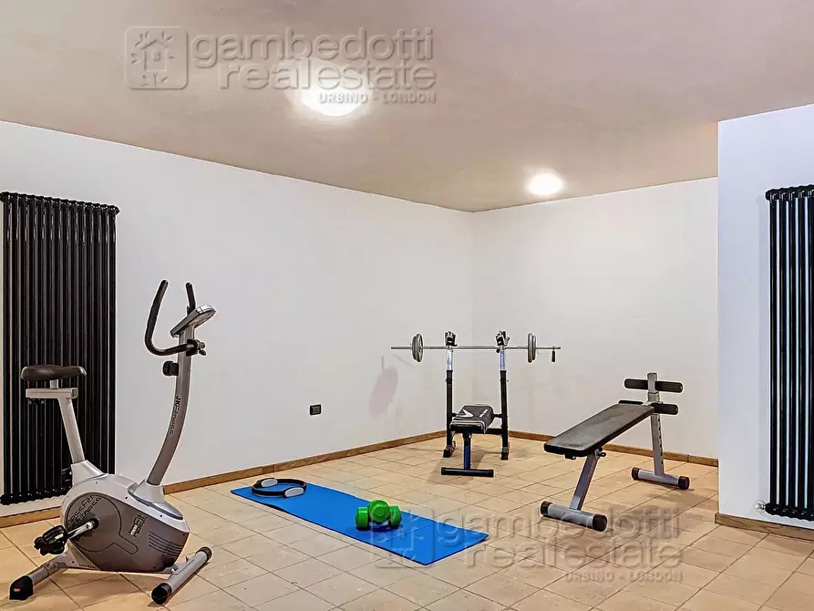 Immagine 32 di Villa in vendita  a Urbino