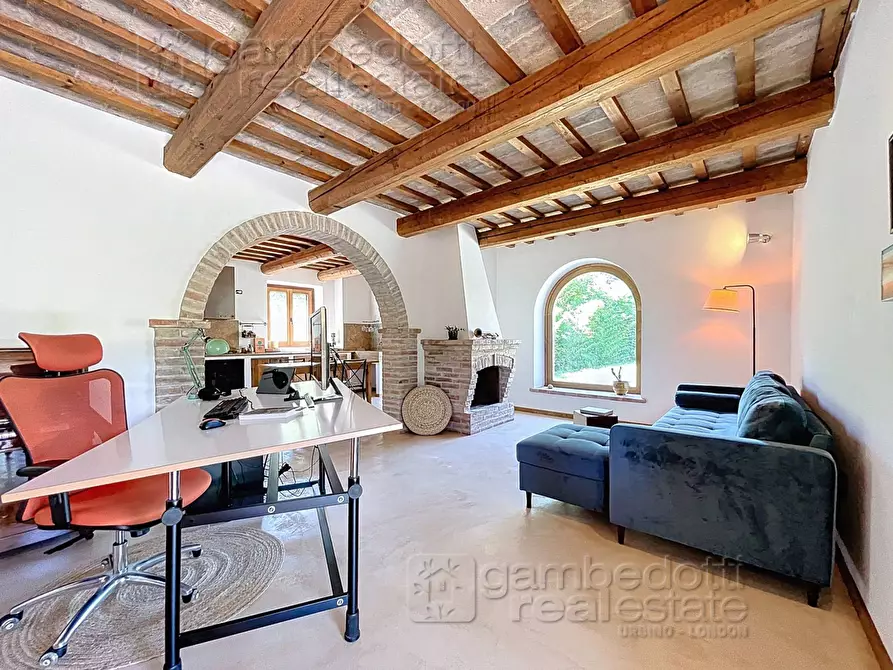 Immagine 10 di Villa in vendita  a Urbino