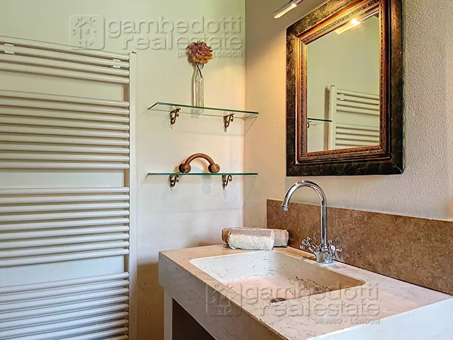 Immagine 109 di Villa in vendita  a Urbino