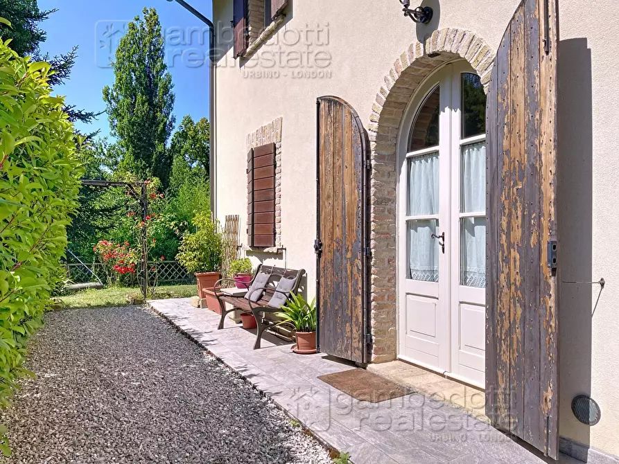 Immagine 75 di Villa in vendita  a Urbino