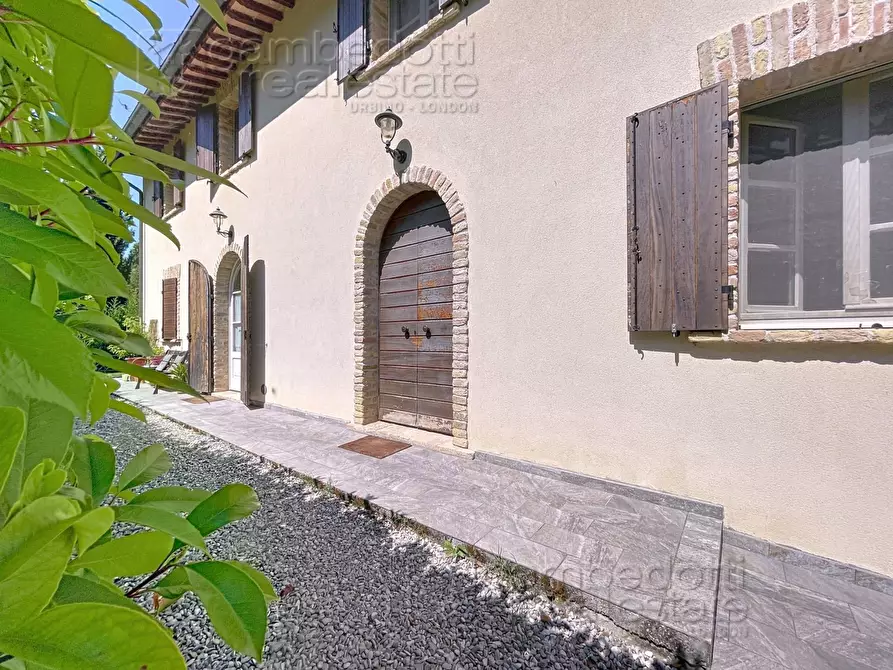 Immagine 36 di Villa in vendita  a Urbino