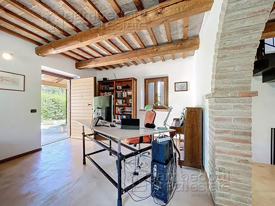 Immagine 14 di Villa in vendita  a Urbino