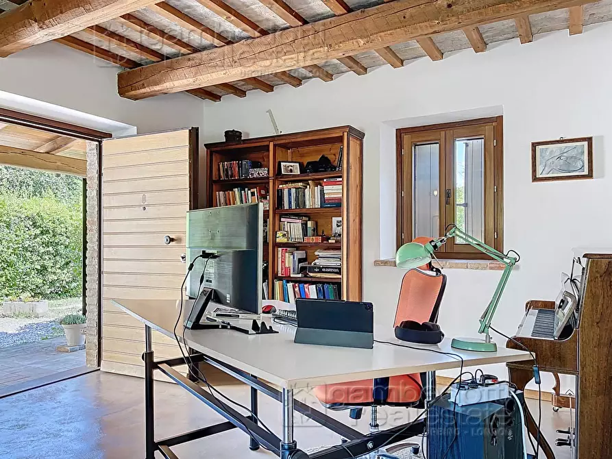 Immagine 13 di Villa in vendita  a Urbino