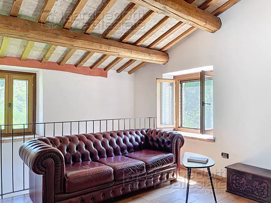 Immagine 21 di Villa in vendita  a Urbino