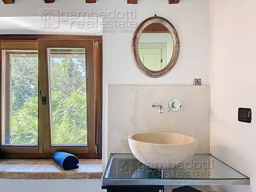 Immagine 27 di Villa in vendita  a Urbino