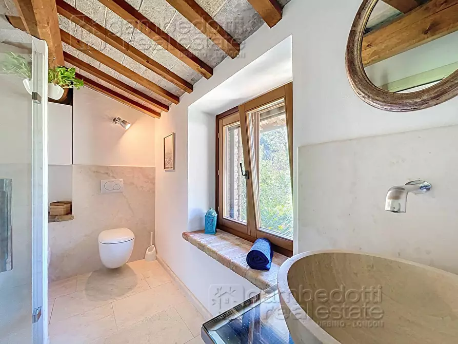 Immagine 28 di Villa in vendita  a Urbino