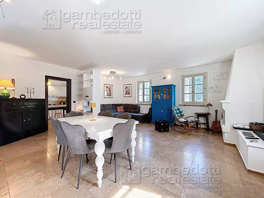 Immagine 39 di Villa in vendita  a Urbino