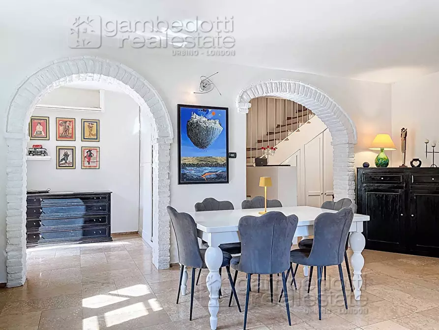 Immagine 41 di Villa in vendita  a Urbino