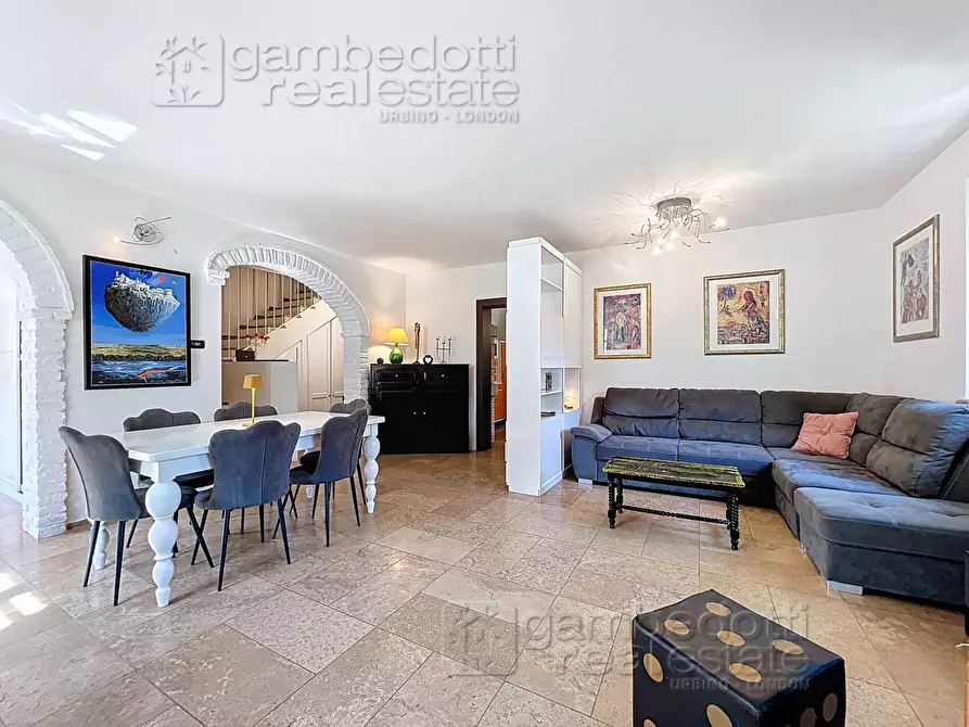 Immagine 45 di Villa in vendita  a Urbino
