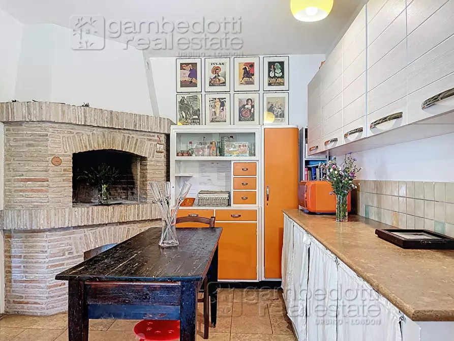 Immagine 51 di Villa in vendita  a Urbino