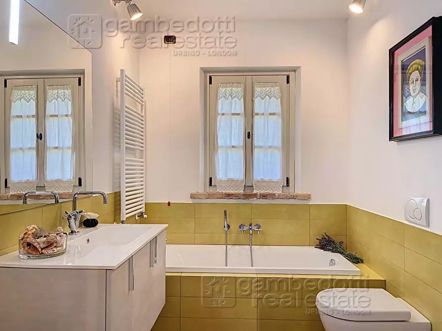 Immagine 53 di Villa in vendita  a Urbino