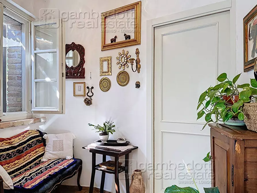Immagine 88 di Villa in vendita  a Urbino