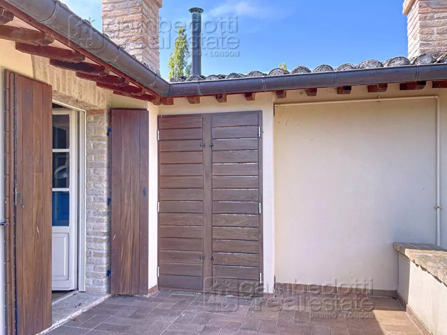 Immagine 73 di Villa in vendita  a Urbino