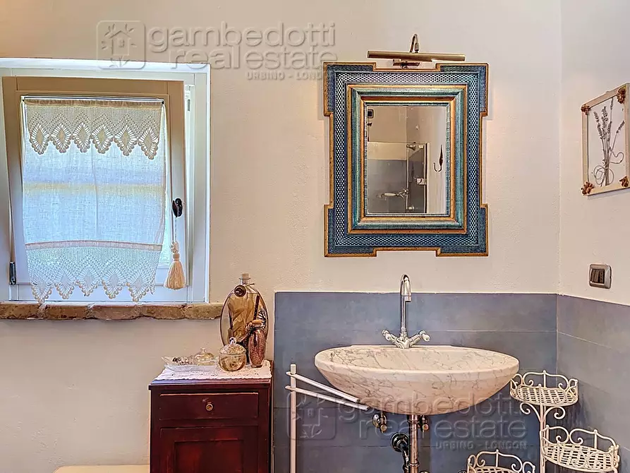 Immagine 90 di Villa in vendita  a Urbino