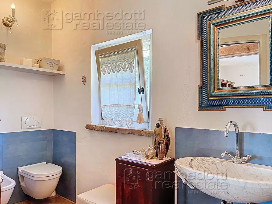 Immagine 91 di Villa in vendita  a Urbino