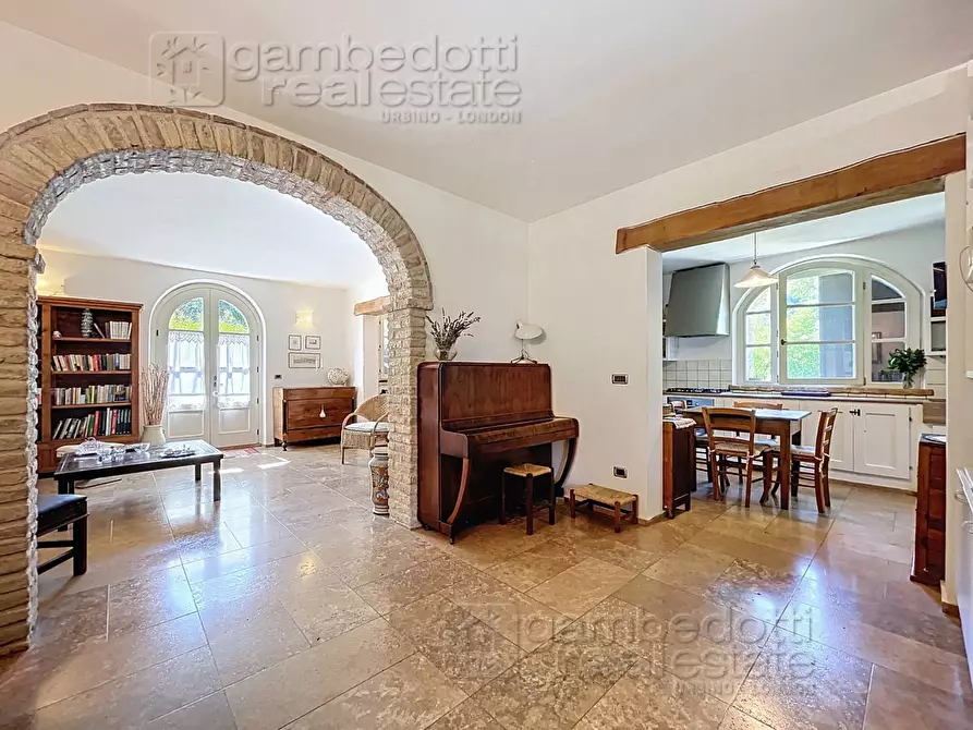 Immagine 83 di Villa in vendita  a Urbino