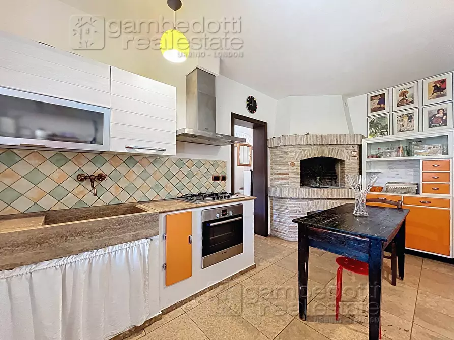 Immagine 50 di Villa in vendita  a Urbino