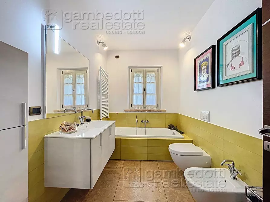 Immagine 52 di Villa in vendita  a Urbino