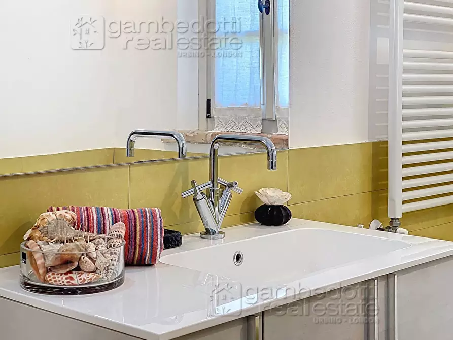 Immagine 54 di Villa in vendita  a Urbino