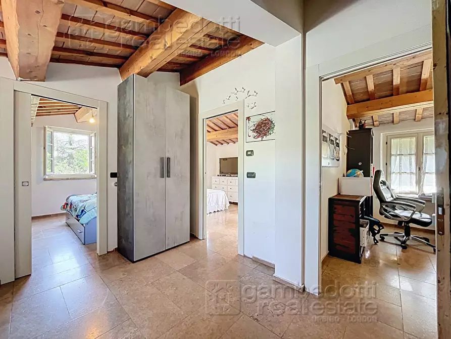 Immagine 56 di Villa in vendita  a Urbino