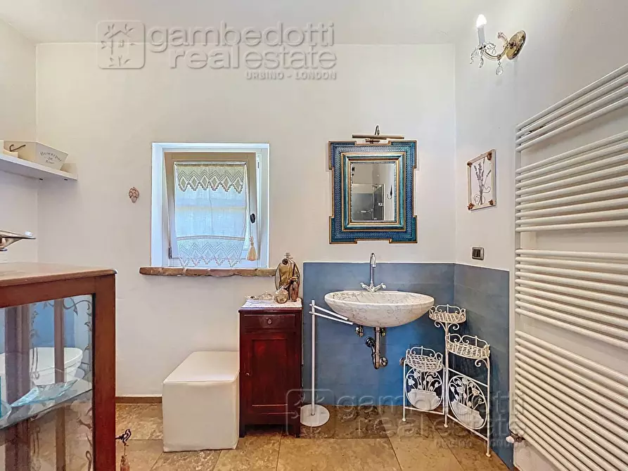 Immagine 89 di Villa in vendita  a Urbino