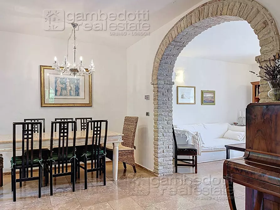 Immagine 81 di Villa in vendita  a Urbino