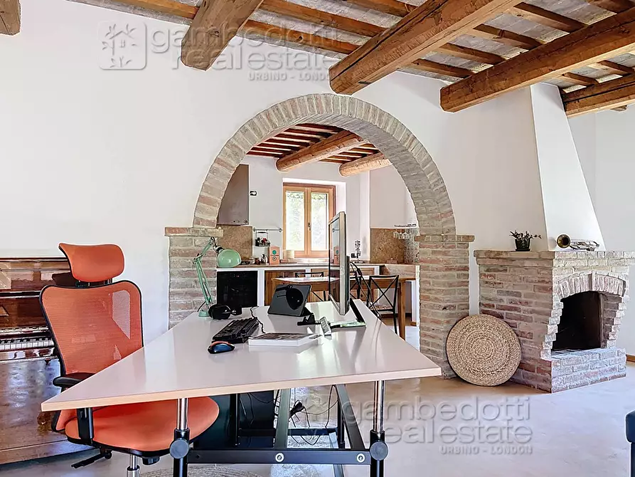 Immagine 9 di Villa in vendita  a Urbino