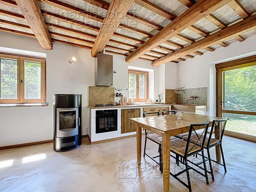 Immagine 15 di Villa in vendita  a Urbino