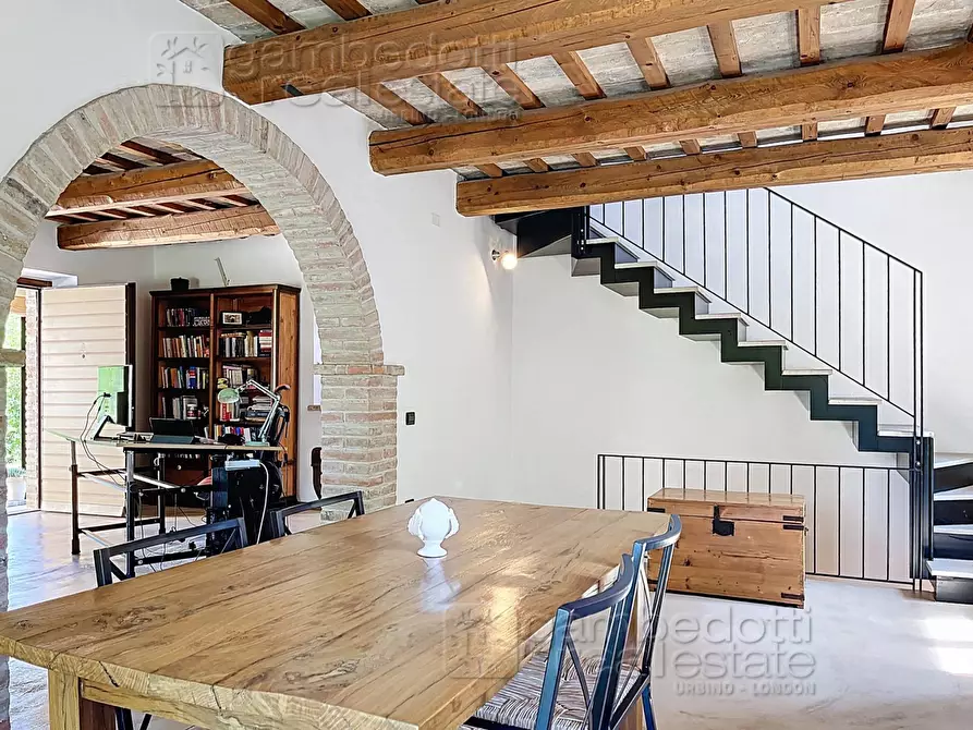 Immagine 18 di Villa in vendita  a Urbino